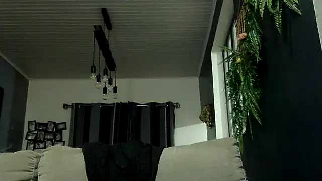 Snapshot of feline27 chatting on March 4, 8:37 pm feline27 online show from March 4, 8:37 pm