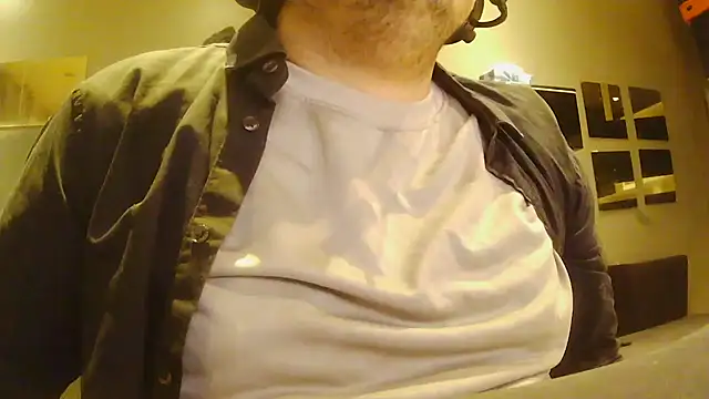 Bebemickey75 online show from December 17, 5:24 am