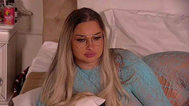 Denisse Perry online show from March 27, 11:04 pm