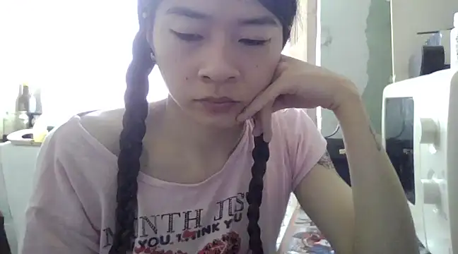 CarlyJoy online show from March 18, 6:46 am