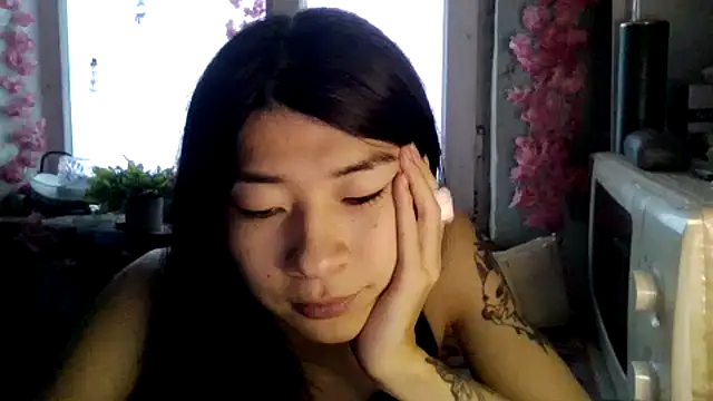 CarlyJoy online show from January 7, 11:45 am