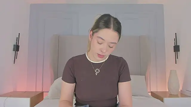 chloe d online show from June 1, 1:02 pm