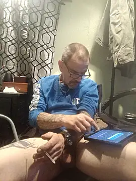 deepstroker42071 online show from November 27, 3:52 am