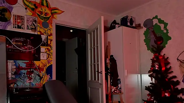 Snapshot of Sunny_Mouse_ chatting on December 17, 4:35 pm Sunny Mouse online show from December 17, 4:35 pm