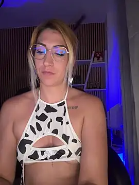 sofiah  online show from April 18, 8:09 pm