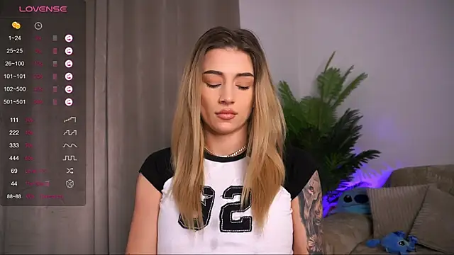 AishaCarter online show from February 11, 9:35 pm