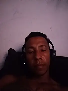 Snapshot of jhonjhon2131 chatting on May 24, 12:43 pm jhonjhon2131 online show from May 24, 12:43 pm