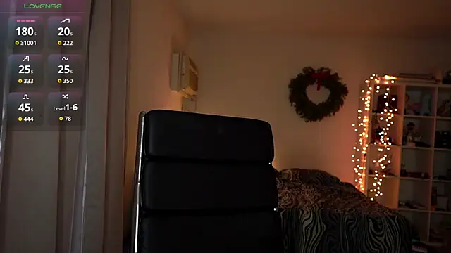 Snapshot of olivia_jeas chatting on January 6, 12:36 am olivia jeas online show from January 6, 12:36 am