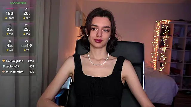 Snapshot of olivia_jeas chatting on February 9, 12:47 am olivia jeas online show from February 9, 12:47 am