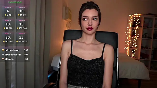 Snapshot of olivia_jeas chatting on February 13, 12:50 am olivia jeas online show from February 13, 12:50 am