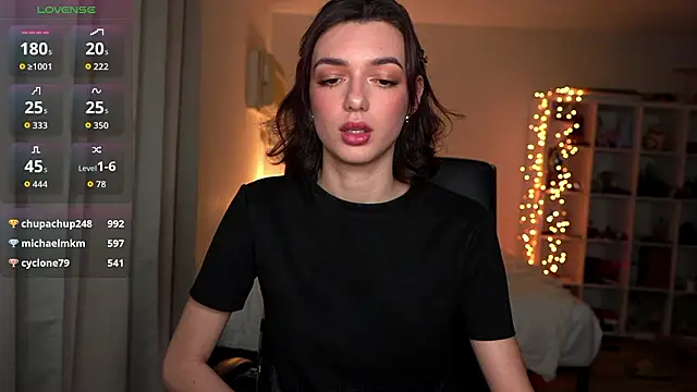 Snapshot of olivia_jeas chatting on February 17, 12:18 am olivia jeas online show from February 17, 12:18 am