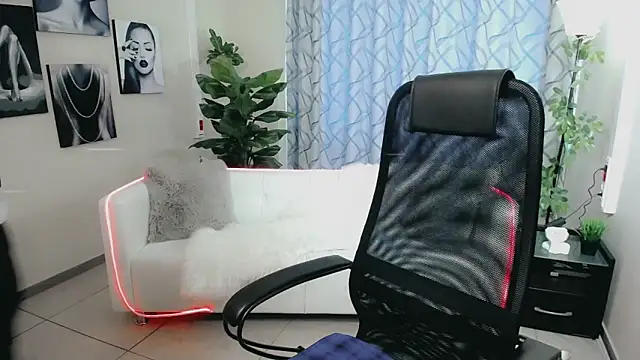 Snapshot of Favorite_0 chatting on September 12, 1:11 pm Favorite 0 online show from September 12, 1:11 pm