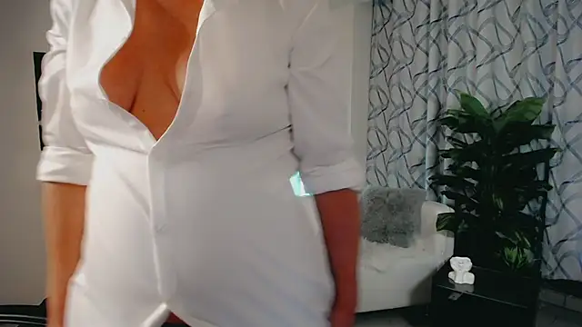 Snapshot of Favorite_0 chatting on February 19, 5:09 pm Favorite 0 online show from February 19, 5:09 pm