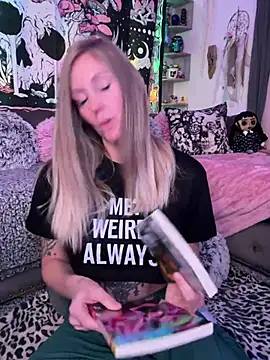 ItsDanniG online show from January 14, 3:57 pm