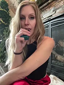 ItsDanniG online show from March 15, 7:27 pm