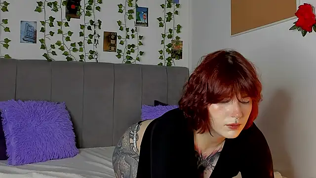 Snapshot of miss_Lizzy chatting on July 10, 1:21 am miss Lizzy online show from July 10, 1:21 am