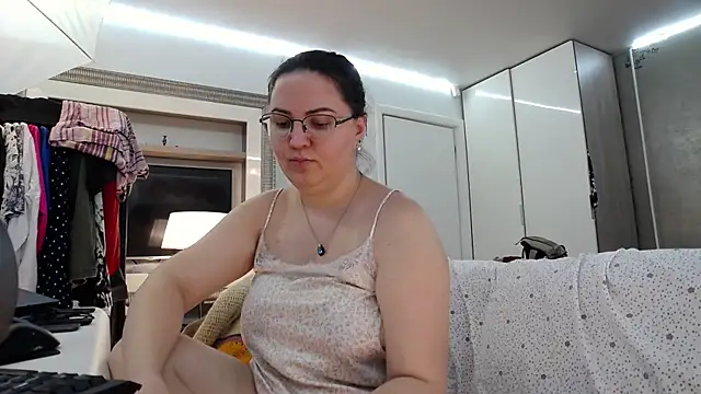 Snapshot of ILoveToFeelU chatting on June 24, 9:03 pm ILoveToFeelU online show from June 24, 9:03 pm