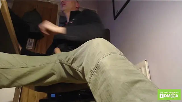 Snapshot of eatmycum4you_1baller chatting on February 19, 4:58 pm eatmycum4you 1baller online show from February 19, 4:58 pm