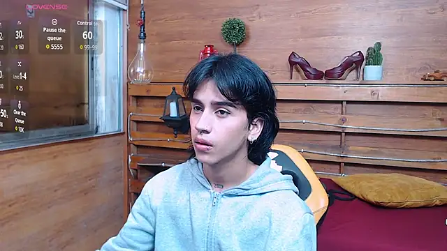 Snapshot of alex_477 chatting on July 8, 11:37 am alex 477 online show from July 8, 11:37 am