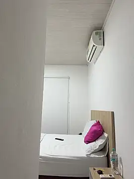 Gigi-bom online show from March 27, 2:06 am