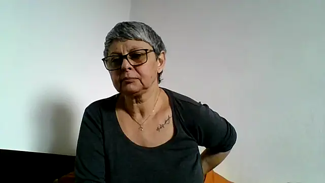 roseblak42 online show from March 21, 9:25 am