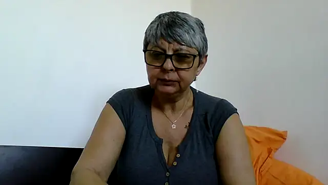 roseblak42 online show from April 6, 12:28 pm