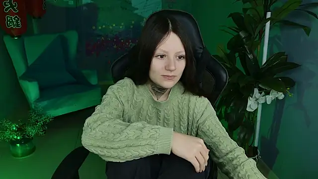 VeliraBraitberg online show from December 13, 5:05 am