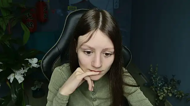 VeliraBraitberg online show from February 8, 8:09 am