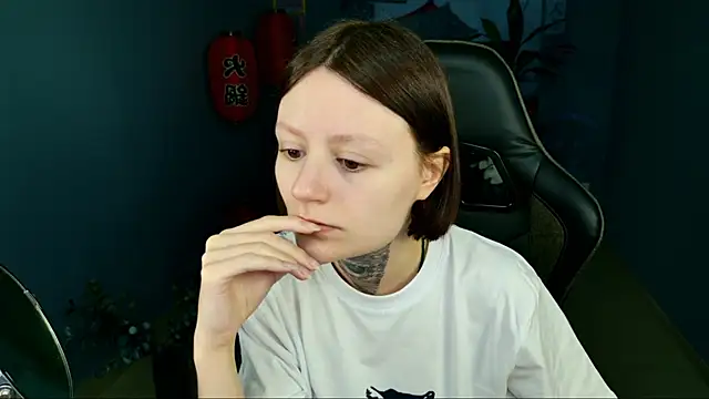 VeliraBraitberg online show from March 16, 5:03 am