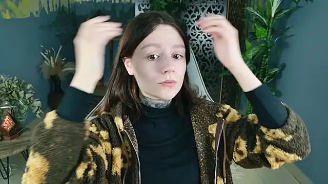 VeliraBraitberg online show from November 1, 3:36 pm