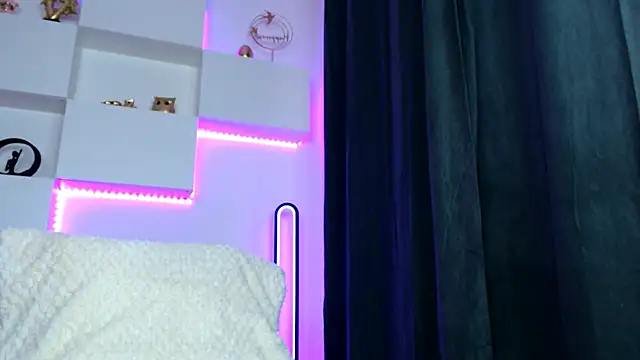 arianatattoos online show from March 31, 6:58 am