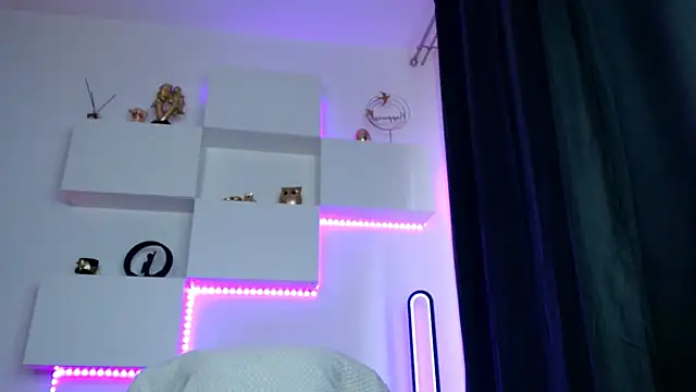 arianatattoos online show from April 18, 6:50 am