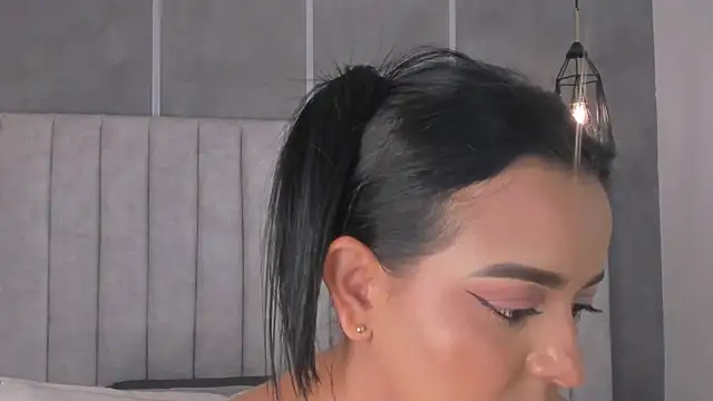 lea gray online show from February 20, 1:25 am