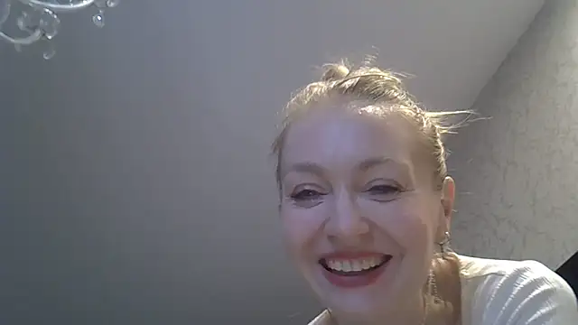 ZarinaSwift online show from April 7, 10:59 am