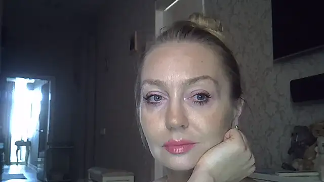 ZarinaSwift online show from June 20, 9:34 am