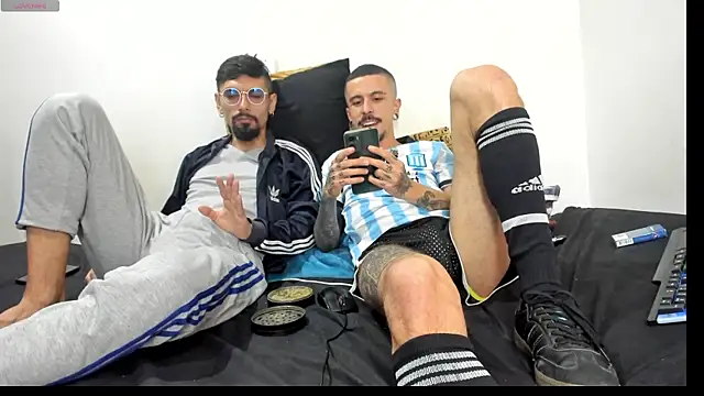 Snapshot of Aaron_BigDickxxx chatting on April 28, 7:08 pm Aaron BigDickxxx online show from April 28, 7:08 pm