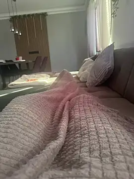 celiniko online show from April 12, 7:13 am