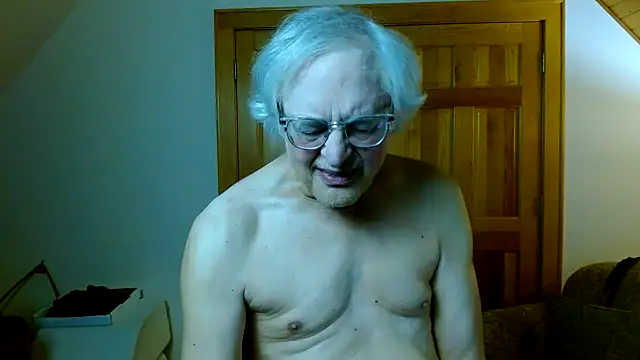 Snapshot of stripfun23 chatting on November 1, 1:29 am stripfun23 online show from November 1, 1:29 am