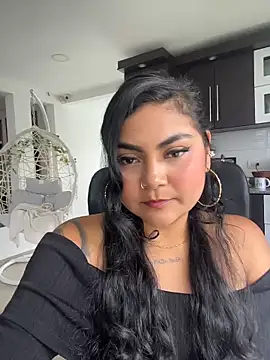Snapshot of Juli_Walker chatting on April 28, 2:55 pm Juli Walker online show from April 28, 2:55 pm