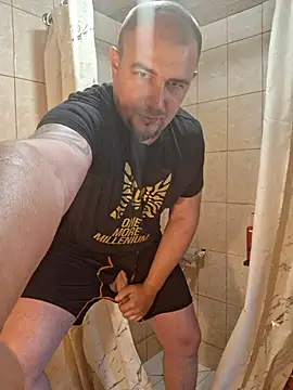 Snapshot of Foxyshaved chatting on May 27, 5:15 am Foxyshaved online show from May 27, 5:15 am