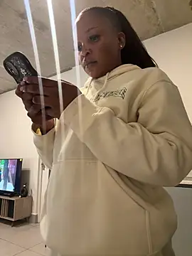 slimcateee online show from April 18, 9:46 am