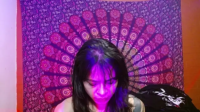 Snapshot of AbbySccott chatting on June 10, 12:11 am AbbySccott online show from June 10, 12:11 am