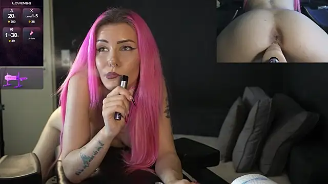 ClaraStylezZ online show from March 22, 3:20 pm