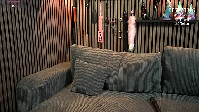 ClaraStylezZ online show from October 18, 6:37 am