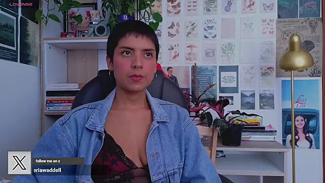 Snapshot of Yeriawaddell_ chatting on June 22, 9:34 pm Yeriawaddell online show from June 22, 9:34 pm