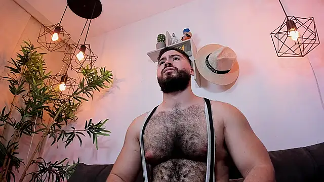 Snapshot of SebastianVilla_ chatting on July 17, 10:25 pm SebastianVilla online show from July 17, 10:25 pm