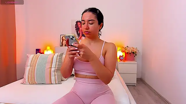 SarraPeach online show from July 10, 7:34 am
