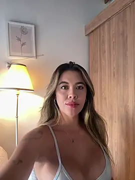 Emilia Bakerr online show from August 7, 7:05 pm