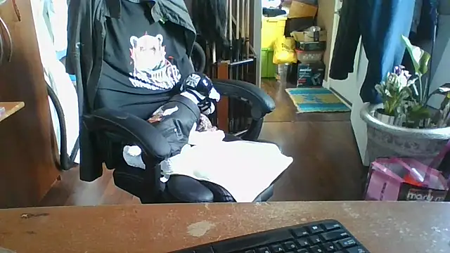 Daremeknot online show from April 14, 1:50 pm