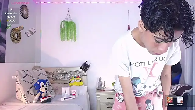 huge armound online show from February 3, 11:21 pm